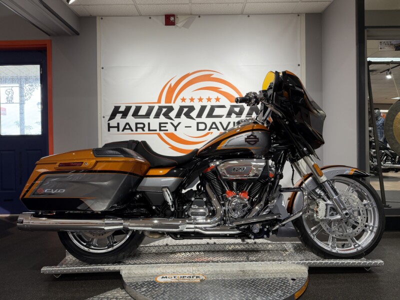 2026 Harley-Davidson® CVO Street Glide Torched Orange CVO Tri-Tone
