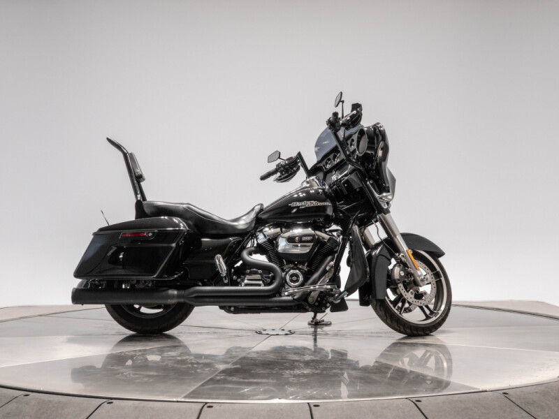 2017 HARLEY-DAVIDSON FLHXS STREET GLIDE SPECIAL in Vivid Black