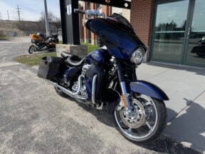 2016 Harley-Davidson® CVO™ Street Glide® FLHXSE Black Licorice with Midnight Cobalt Flames thumb 2