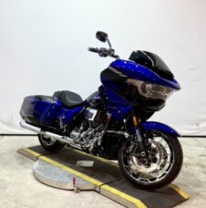 2025 CVO™ Road Glide™ FLTRXSE thumb 2