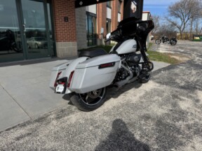 2024 Harley-Davidson® Street Glide® Billiard Gray thumb 3