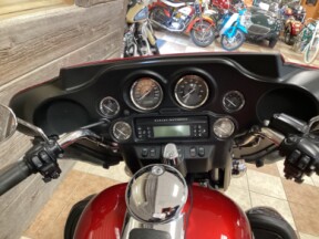 2012 Harley-Davidson® Electra Glide® Ultra Limited Ember Red Sunglo thumb 2