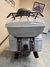 2025 Harley-Davidson® Street Glide® Ultra Billiard Gray - Black Finish FLHXU thumb 2