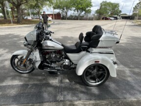 2020 Harley-Davidson® CVO™ Tri Glide® thumb 0