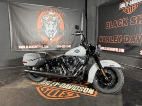 2026 Harley-Davidson® Heritage Classic FLHC thumb 2