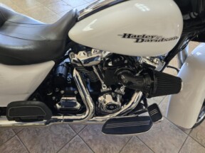 2017 Harley-Davidson® Street Glide® Special Crushed Ice Pearl thumb 3
