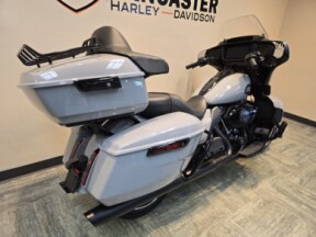 2025 Harley-Davidson® Street Glide® Ultra Billiard Gray - Black Finish FLHXU thumb 3
