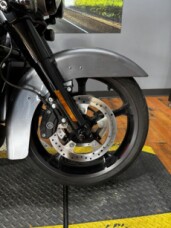 2019 Harley-Davidson® CVO™ Limited MAG GRAY FADE thumb 0