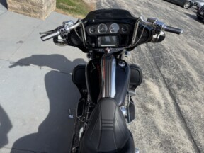 2016 Harley-Davidson® CVO™ Street Glide® FLHXSE Black Licorice with Midnight Cobalt Flames thumb 0