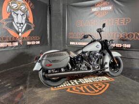2026 Harley-Davidson® Heritage Classic FLHC thumb 3