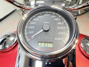 2019 FLRT Harley-Davidson® Freewheeler® Wicked Red Denim thumb 2