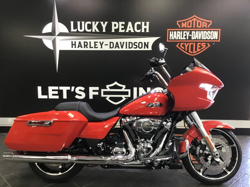 2026 Harley-Davidson® Road Glide® Blood Orange Chrome Trim