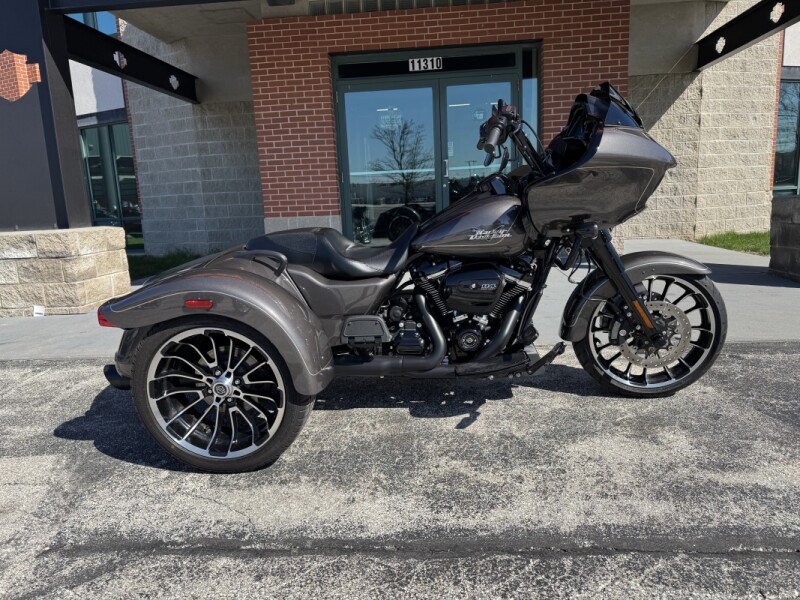 2023 Harley-Davidson® Road Glide® 3 FLTRT GREY HAZE