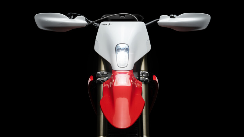 2025 Stark Varg EX 60 HP RED