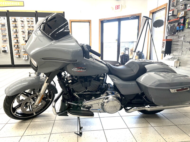 2026 Harley-Davidson® Street Glide® Dark Billiard Gray Chrome Trim