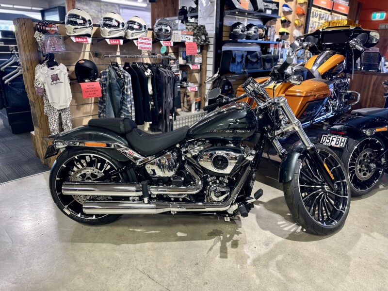 2026 Harley-Davidson® Breakout® Dark Billiard Gray Chrome Trim