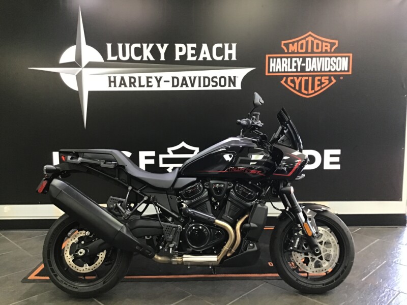 2025 Harley-Davidson® Pan America® 1250 ST Vivid Black