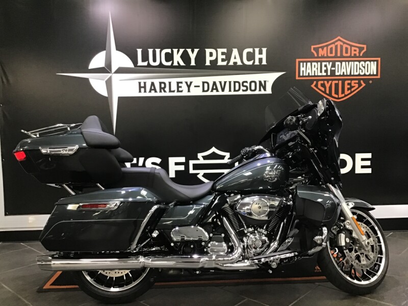 2026 Harley-Davidson® Street Glide Limited Iron Horse Metallic Chrome Trim