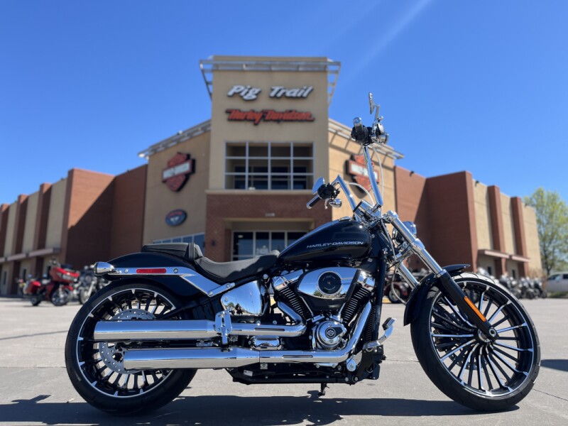 2026 Harley-Davidson® FXBR Breakout® Vivid Black