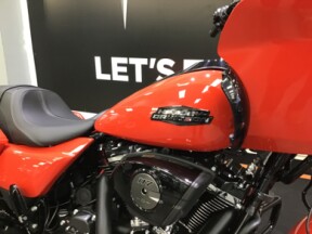 2026 Harley-Davidson® Road Glide® Blood Orange - Black thumb 3