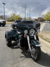 2024 Tri Glide® Ultra FLHTCUTG thumb 1