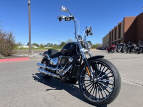 2026 Harley-Davidson® FXBR Breakout® Vivid Black thumb 3