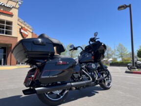 2026 Harley-Davidson® FLTRX Road Glide® Vivid Black thumb 2