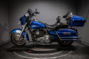 2009 Electra Glide® Classic (FLHTC) thumb 2