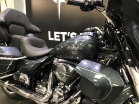 2026 Harley-Davidson® Street Glide Limited Iron Horse Metallic Chrome Trim thumb 0