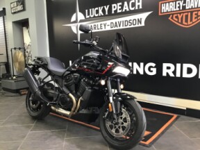 2025 Harley-Davidson® Pan America® 1250 ST Vivid Black thumb 3