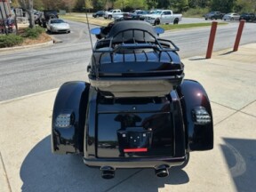 2021 Harley-Davidson® CVO™ Tri Glide® Charred Crimson thumb 2