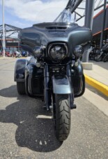 2025 Tri Glide® Ultra FLHTCUTG thumb 2