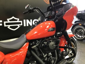 2026 Harley-Davidson® Road Glide® Blood Orange - Black thumb 2