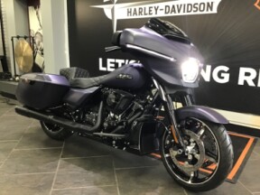 *PEACH PICK* 2025 Harley-Davidson® Street Glide® Purple Abyss Denim - Black Finish thumb 3