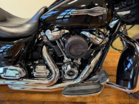 2021 Harley-Davidson® Street Glide® Vivid Black thumb 2