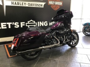2025 Harley-Davidson® CVO™ Street Glide® Poison Berry thumb 0