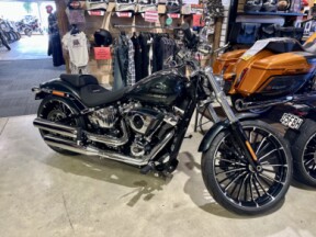 2026 Harley-Davidson® Breakout® Dark Billiard Gray Chrome Trim thumb 2