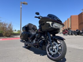2026 Harley-Davidson® FLTRX Road Glide® Vivid Black thumb 3
