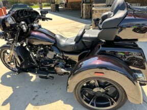 2021 Harley-Davidson® CVO™ Tri Glide® Charred Crimson thumb 3