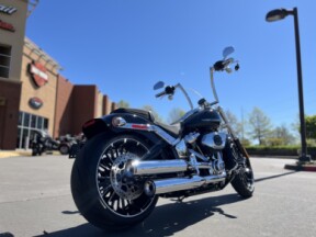 2026 Harley-Davidson® FXBR Breakout® Vivid Black thumb 2