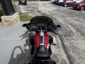 2022 Harley-Davidson® Tri Glide® Ultra thumb 2