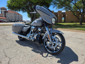 2026 Harley-Davidson® Street Glide® thumb 2