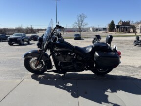 2020 Harley-Davidson® Heritage Classic 114 Vivid Black thumb 1