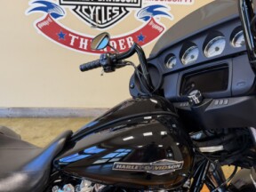 2021 Harley-Davidson® Street Glide® Vivid Black thumb 3