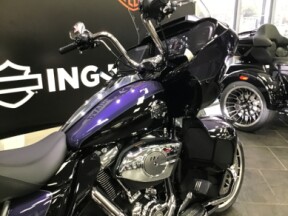2026 Harley-Davidson® Road Glide Limited Purple Abyss / Vivid Black Chrome Trim thumb 2