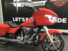 2026 Harley-Davidson® Road Glide® Blood Orange Chrome Trim thumb 3