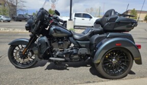 2025 Tri Glide® Ultra FLHTCUTG thumb 0