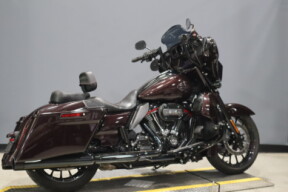 2019 Harley-Davidson® CVO™ Street Glide® FLHXSE thumb 2