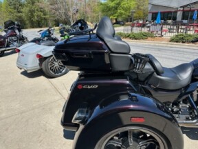 2021 Harley-Davidson® CVO™ Tri Glide® Charred Crimson thumb 1