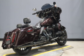 2019 Harley-Davidson® CVO™ Street Glide® FLHXSE thumb 1